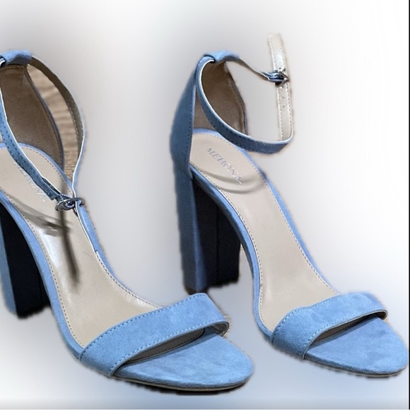 Merona Blue Suede Chunky Heels NWOT - Size 9 - Picture 5 of 8